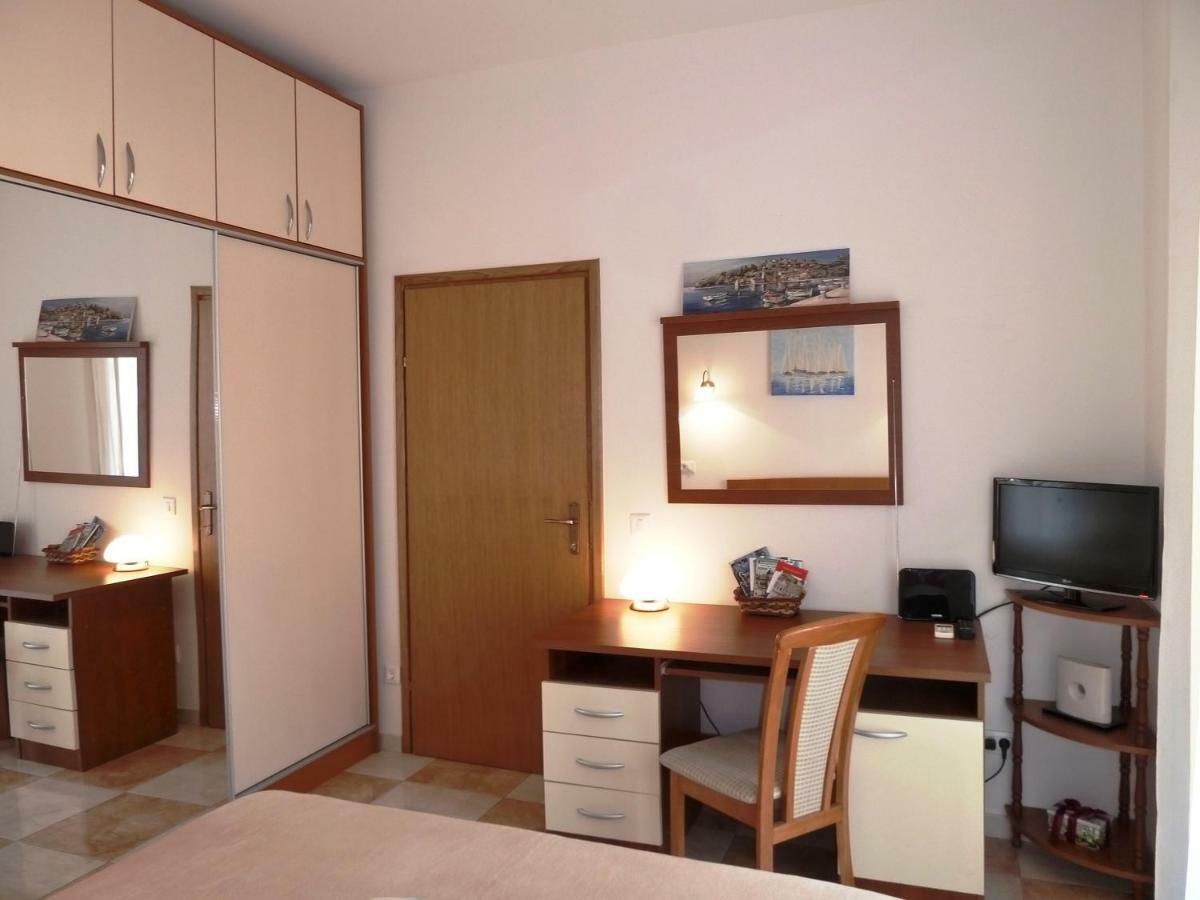 Nice Apartment & Room In Cavtat Kültér fotó